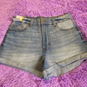 No boundaries high rise jean shorts